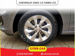 CHEVROLET - ONIX - 2022/2022 - Cinza - R$ 78.900,00